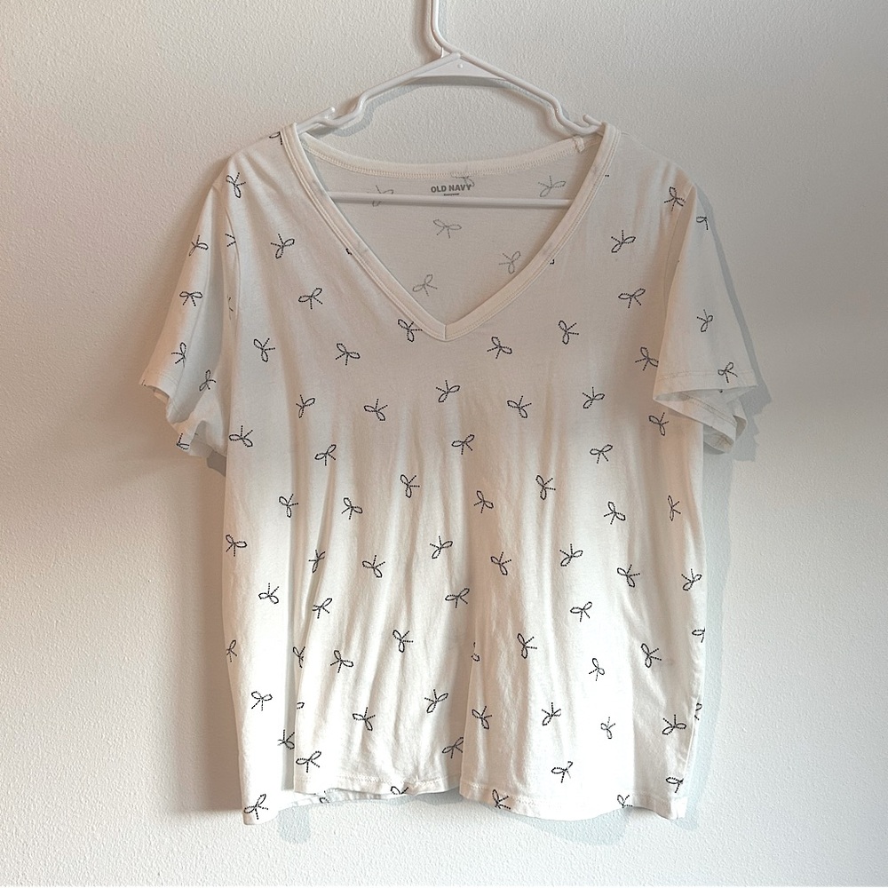 Old Navy v-neck bow pattern shirt